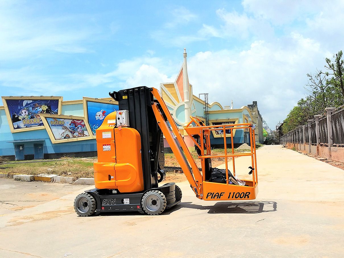 11米桅桿式升降車 11米桅桿式升降車