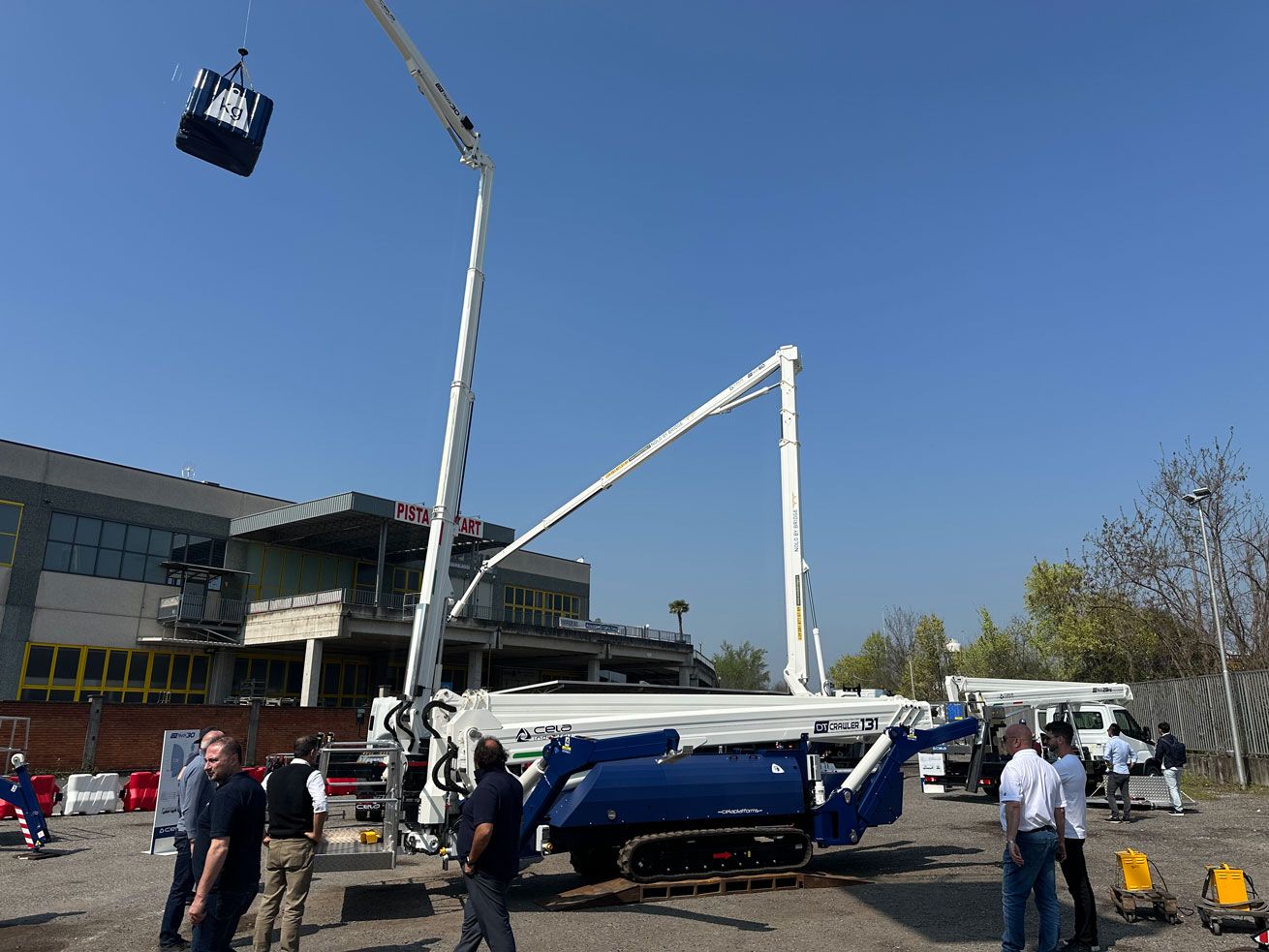 高空作業(yè)平臺(tái)