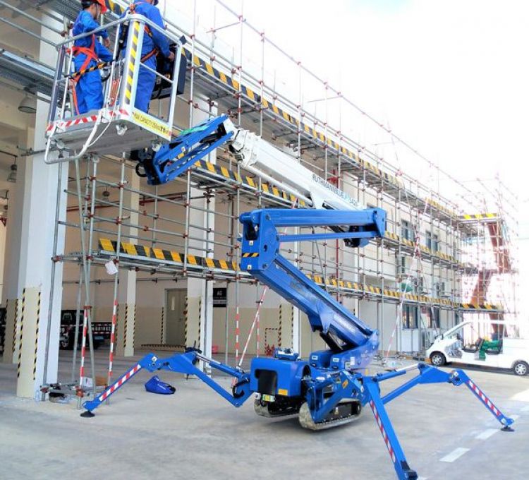 德國清潔公司引進新型蜘蛛車提升高空作業(yè)能力